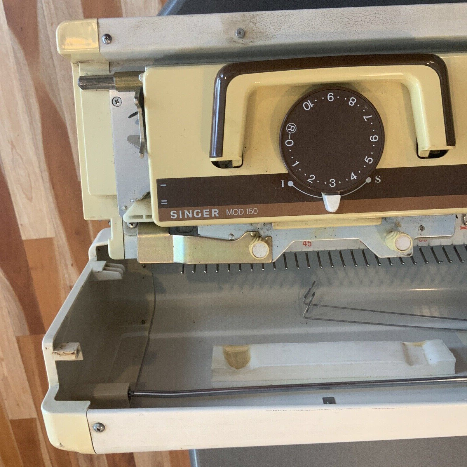 Studio SK150 Mod-150 | Knitting Machine